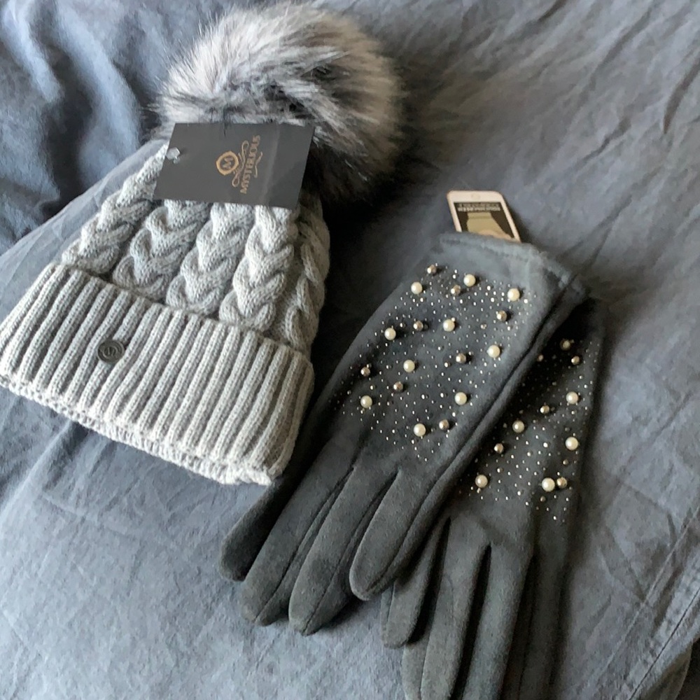 NWT Pom hat and embellished gloves